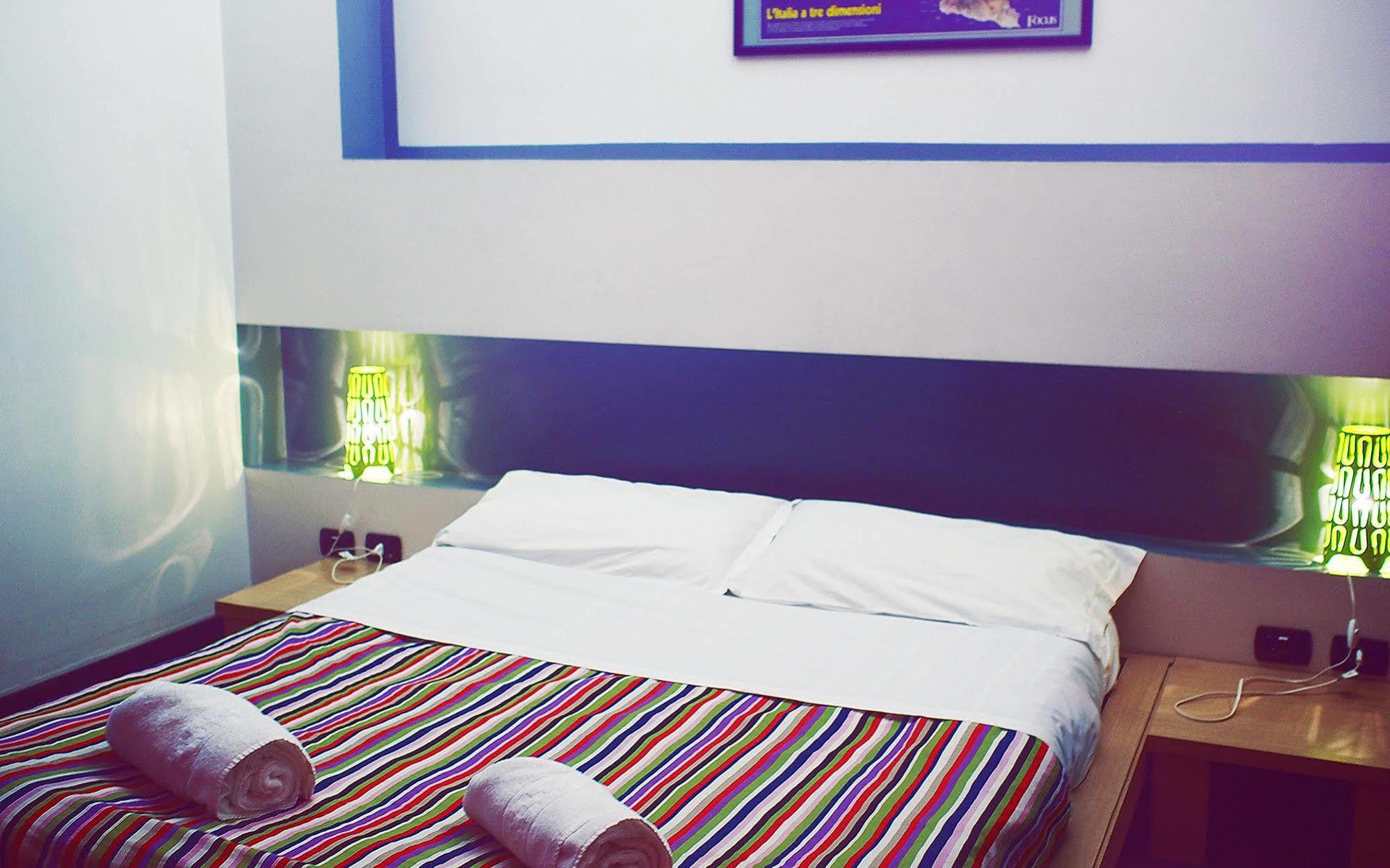 M&J Place Hostel Rom Exterior foto